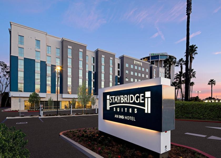 California Long Beach Exterior Detail