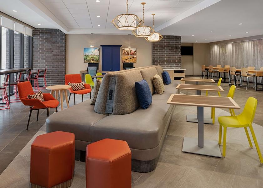 Iowa Des Moines Lobby