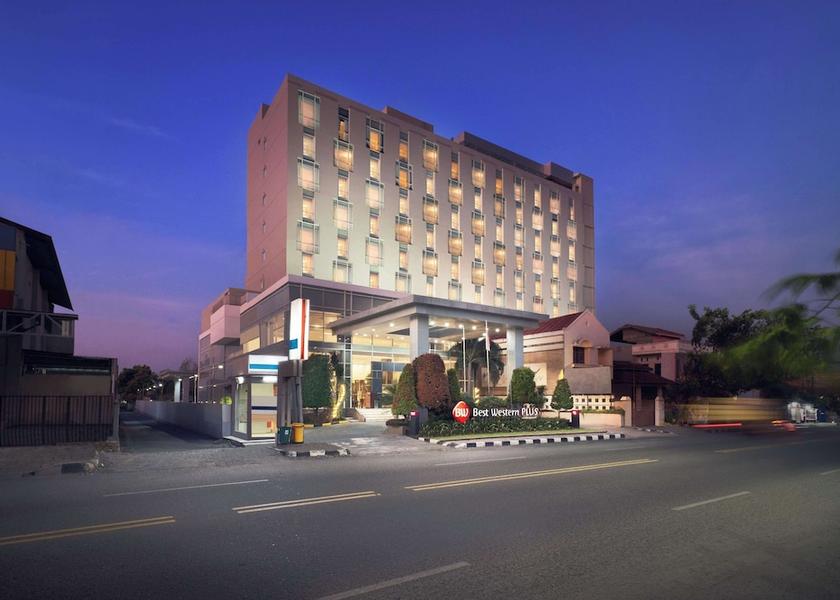  Palu Exterior Detail