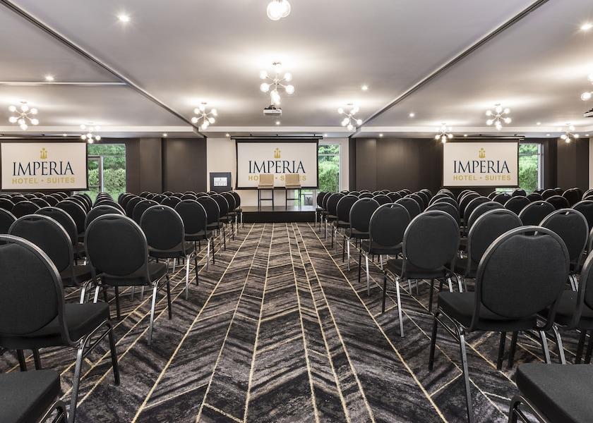 Quebec Boucherville Meeting Room