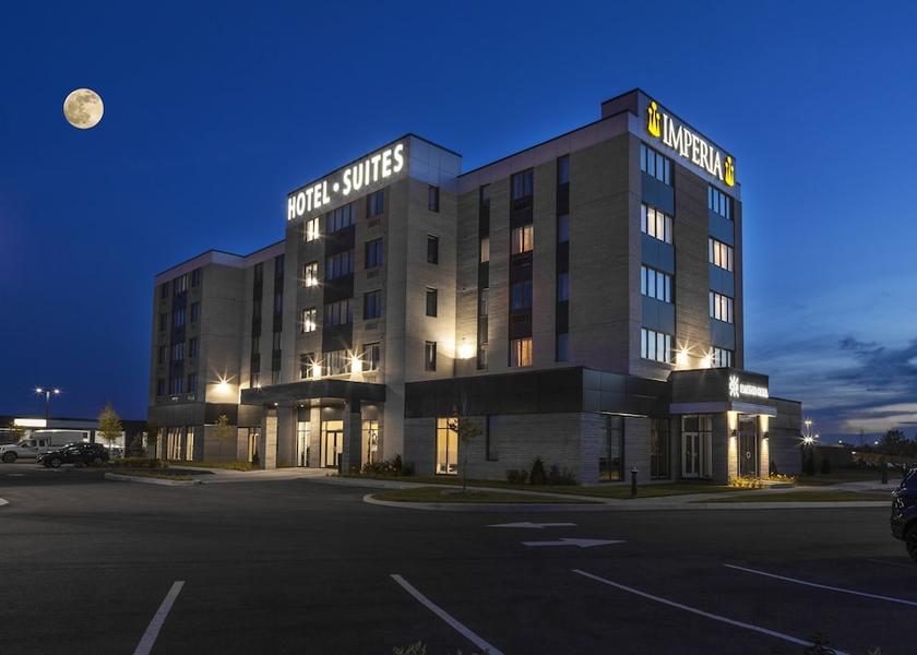 Quebec Boucherville Front of property - evening/night
