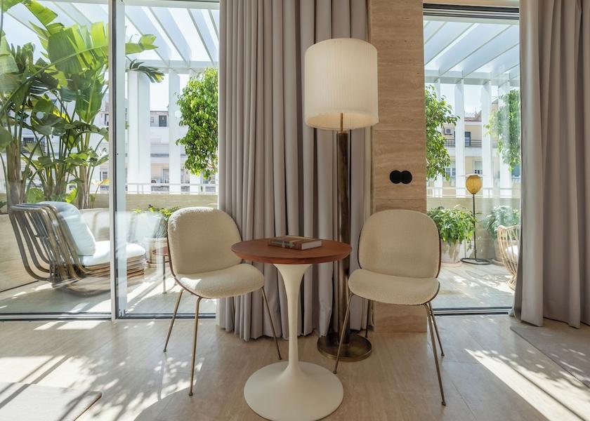  Lisbon Room
