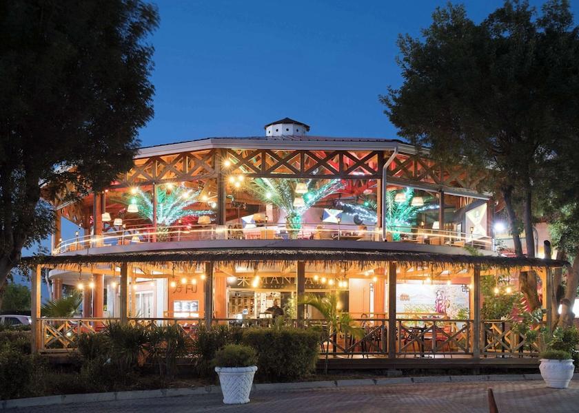  Cole Bay Dining Area