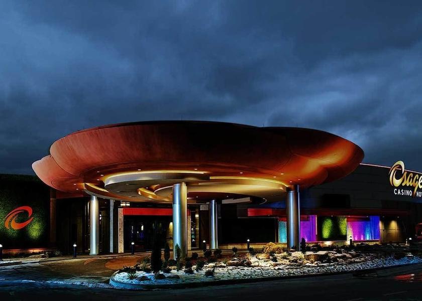 Oklahoma Ponca City Front of property - evening/night
