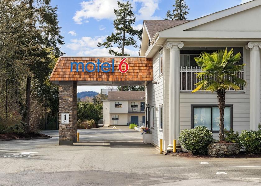 British Columbia Saanichton Front of property