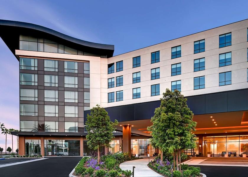 California Anaheim Exterior
