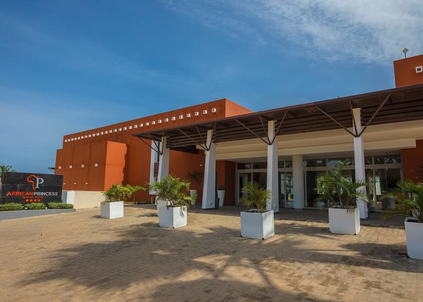  Serrekunda Front of property