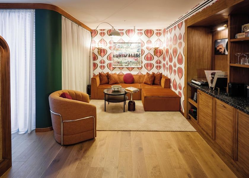 Victoria Melbourne Room