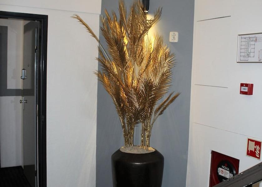 Handrails in stairways