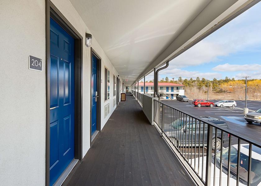 Arizona Show Low Exterior Detail