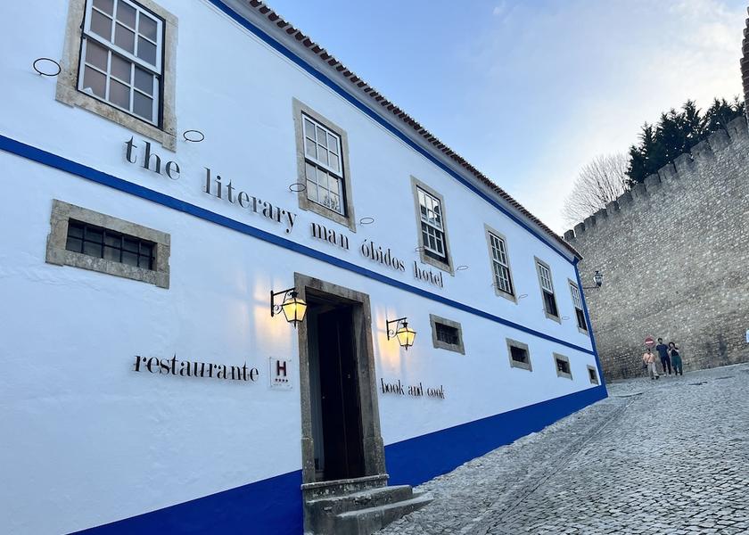 Leiria Obidos Front of property