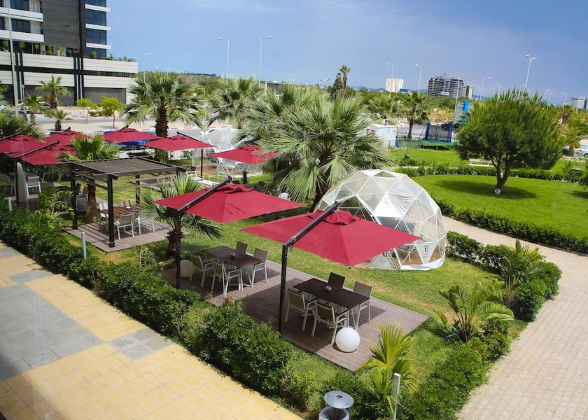  Tunis Exterior Detail