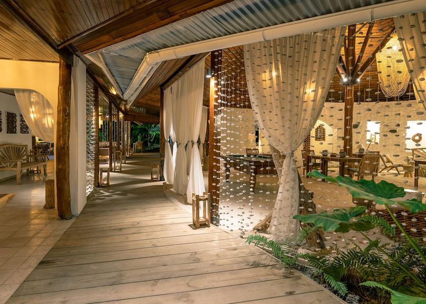 Baie Sainte Anne Praslin Island Entrance