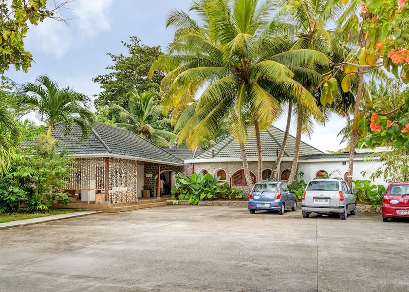 Baie Sainte Anne Praslin Island Parking