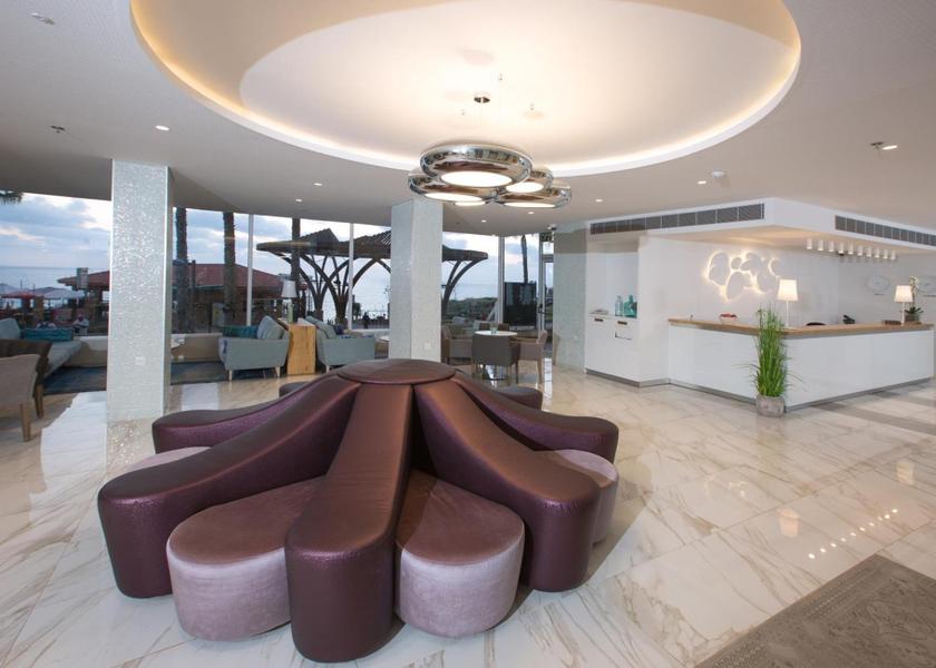 Central Netanya lobby