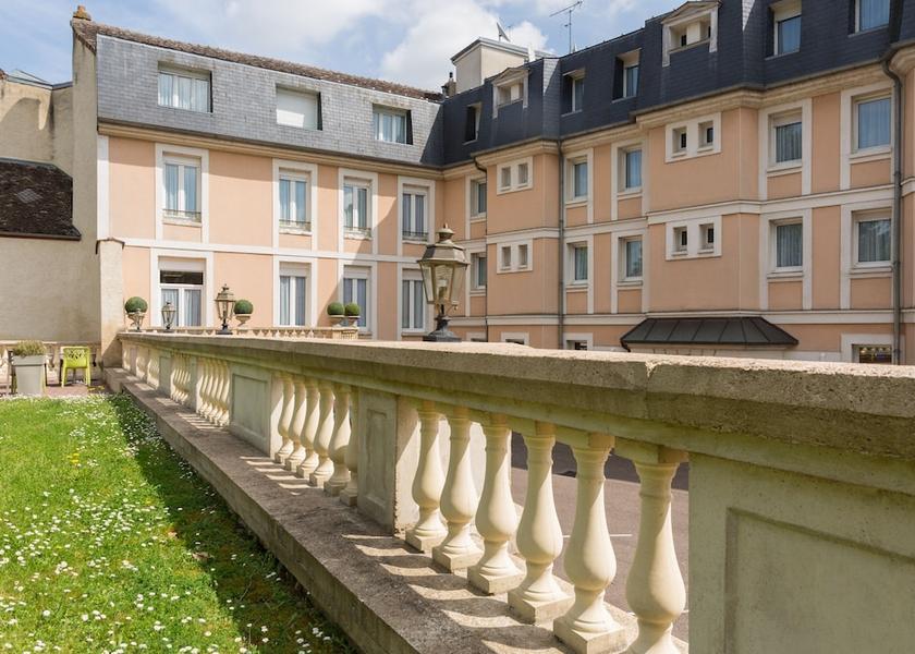 Bourgogne-Franche-Comte Sens Facade