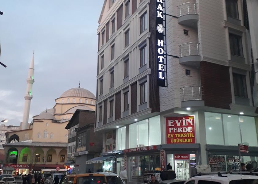 Van Van Facade