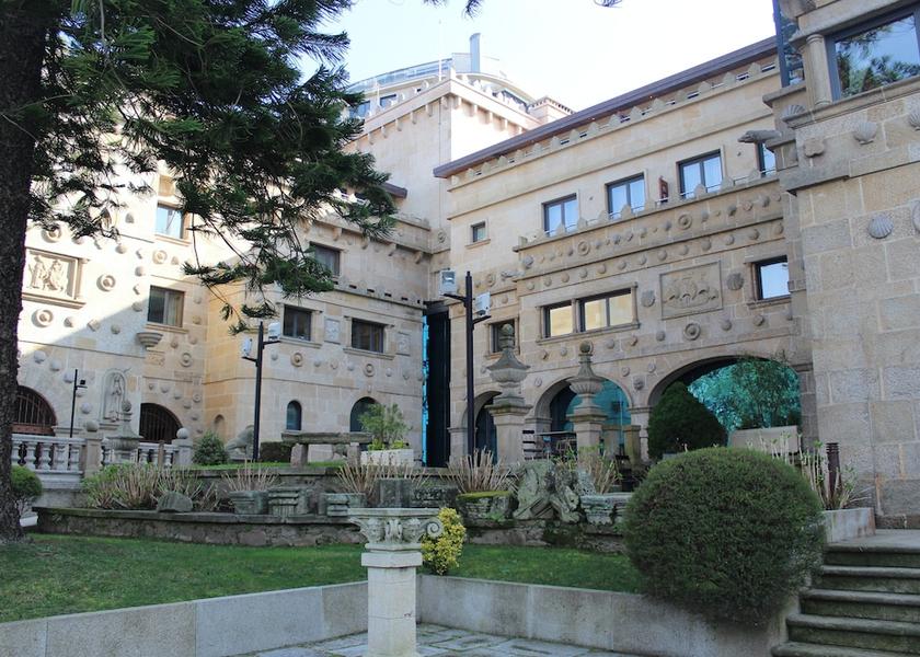Galicia Vigo Exterior detail