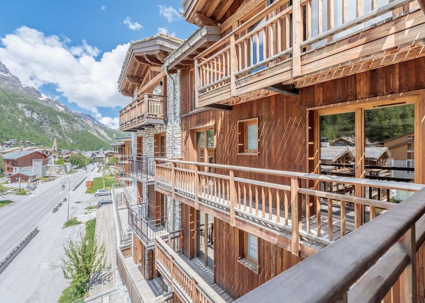 Auvergne-Rhone-Alpes Val-d'Isere Exterior Detail