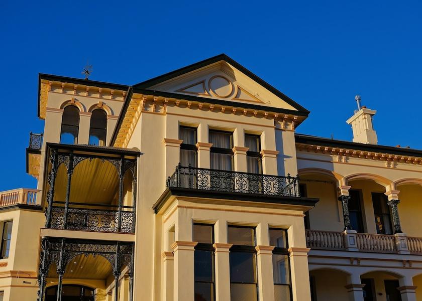 Tasmania New Town Exterior Detail