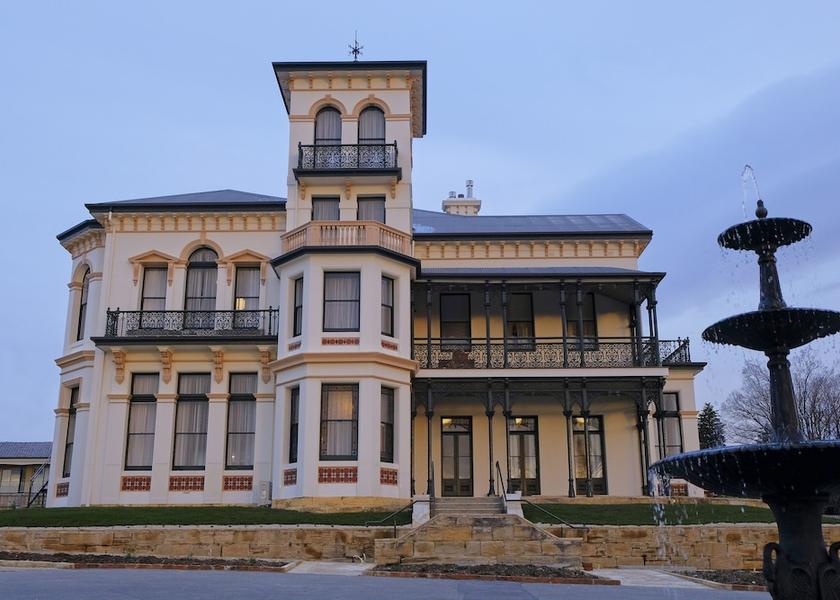 Tasmania New Town Entrance