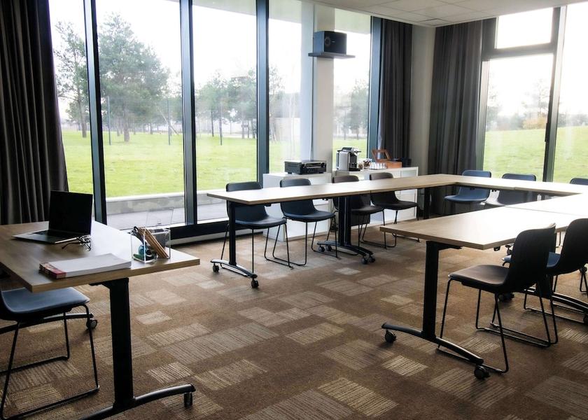 Ile-de-France Gonesse Meeting Room