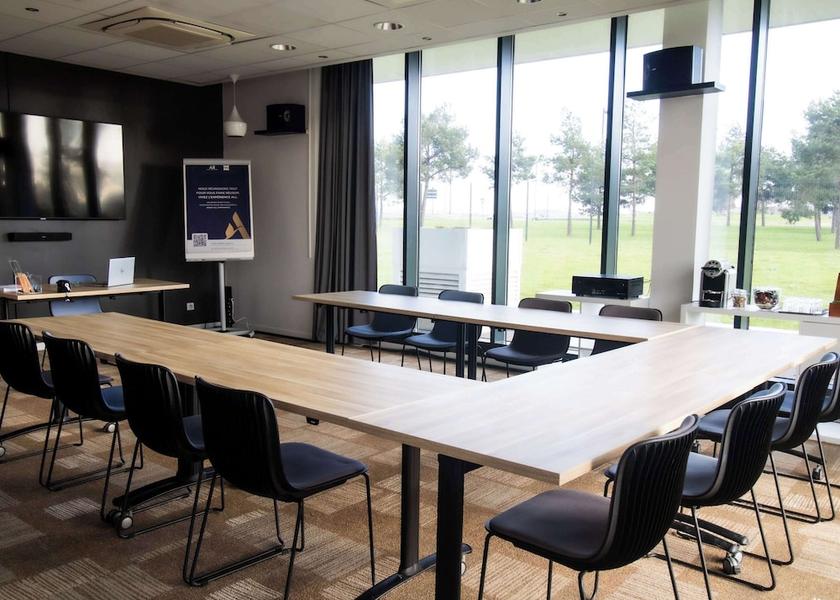 Ile-de-France Gonesse Meeting Room