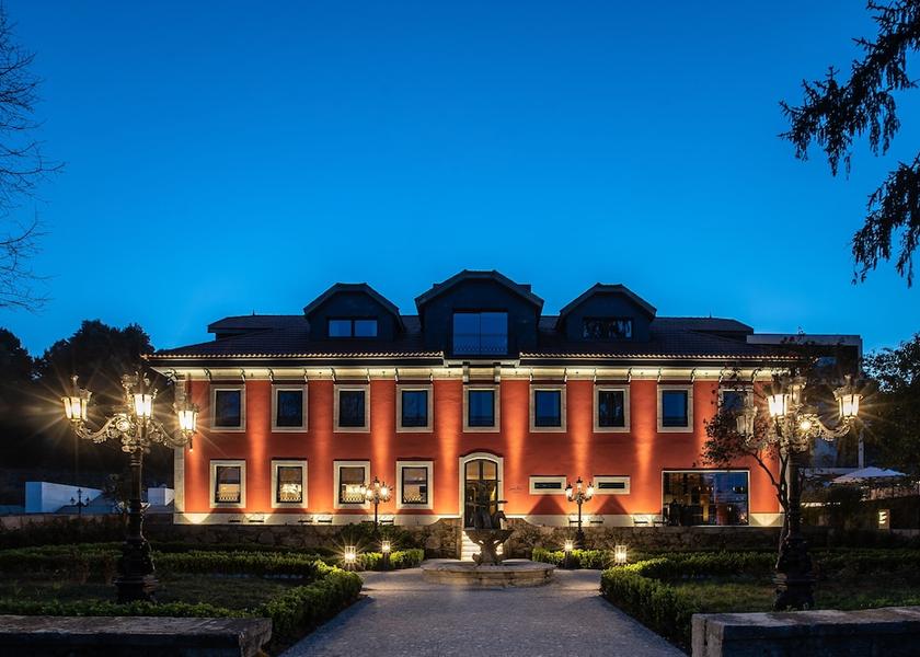 Porto Vila Nova de Gaia Front of property - evening/night