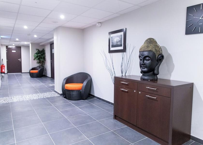 Auvergne-Rhône-Alpes Ferney-Voltaire Reception