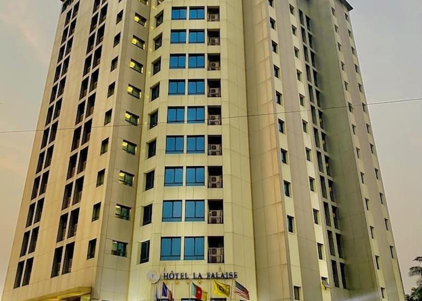Littoral Douala Front of property