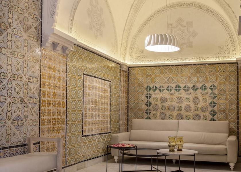  Tunis Interior Entrance