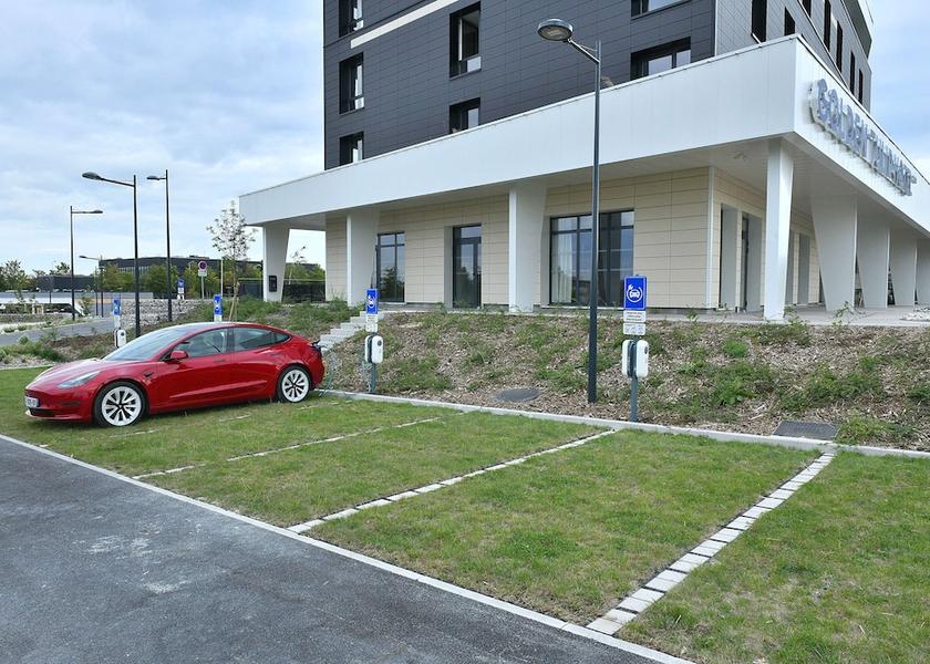 Grand Est Bezannes Exterior Detail