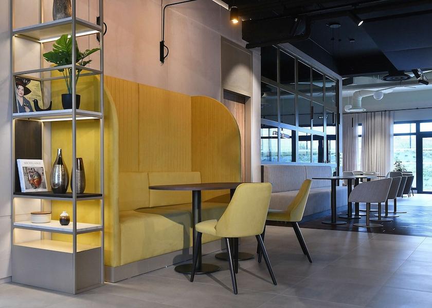Grand Est Bezannes Lobby