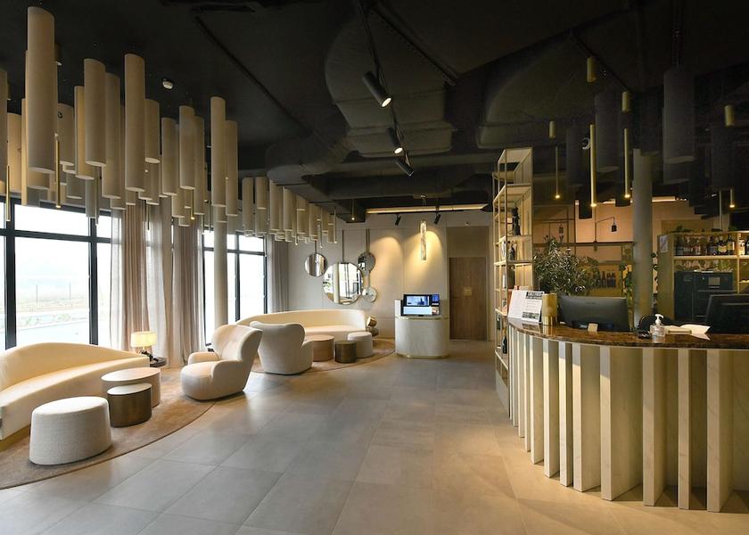 Grand Est Bezannes Lobby