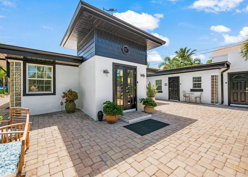 Florida Holmes Beach Courtyard View