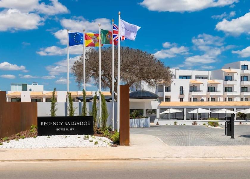 Faro Albufeira Front of property
