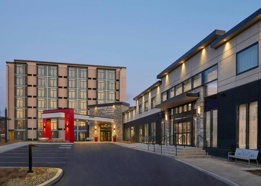 Ontario Oshawa Hotel Exterior