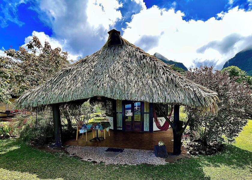 Windward Islands Moorea-Maiao Terrace/patio