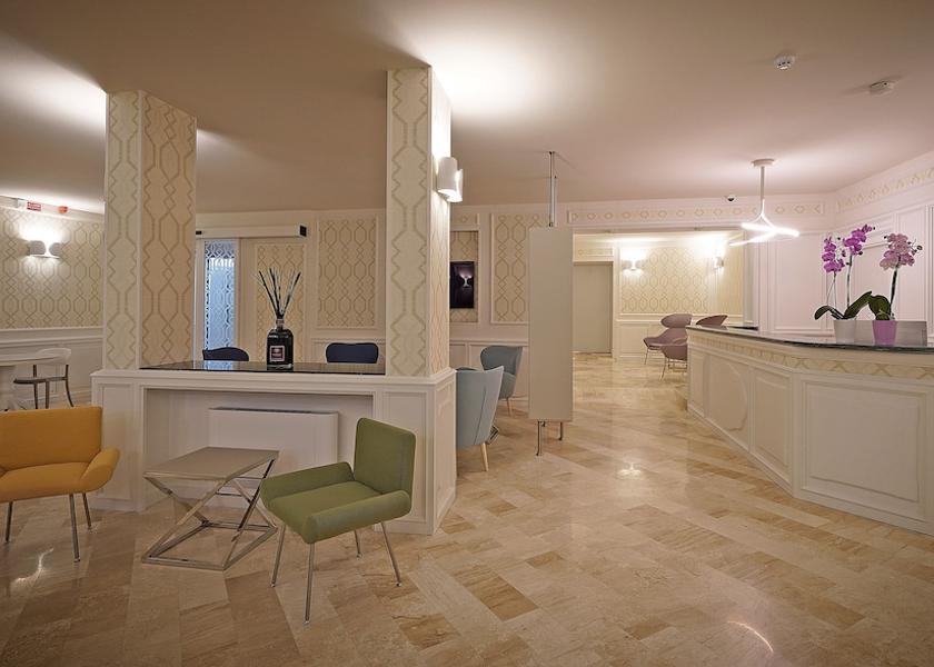 Lombardy Gardone Riviera Lobby