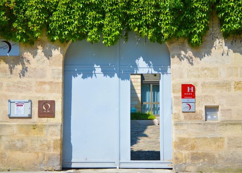 Nouvelle-Aquitaine Bordeaux Entrance