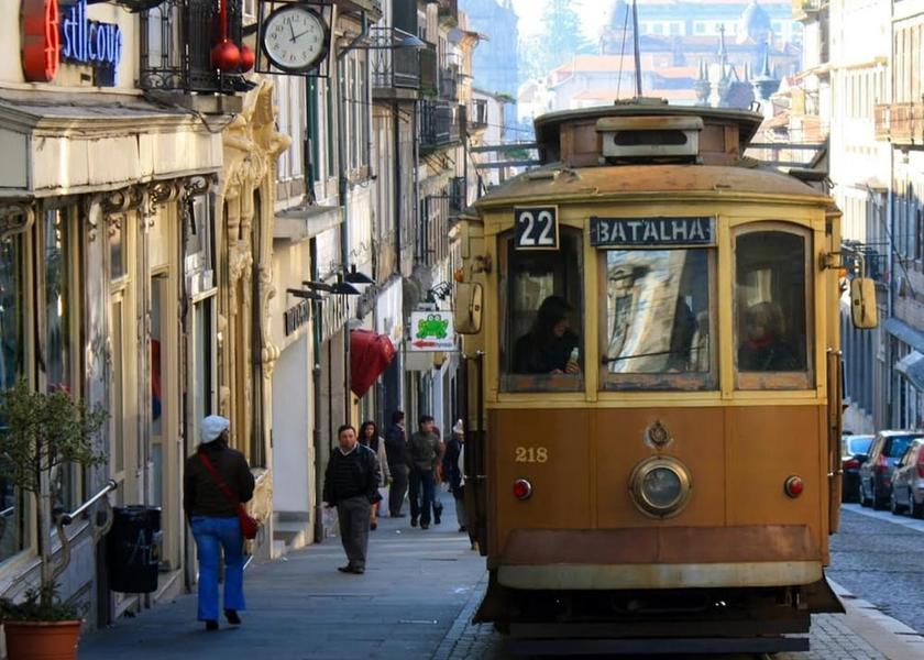 Porto Porto Exterior Detail