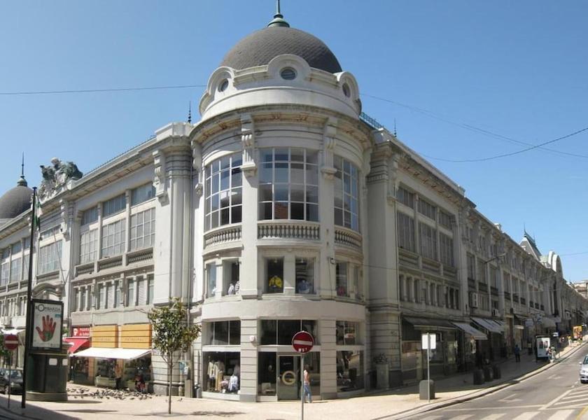 Porto Porto Exterior Detail