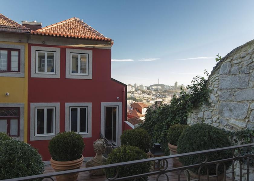 Porto Porto Exterior Detail