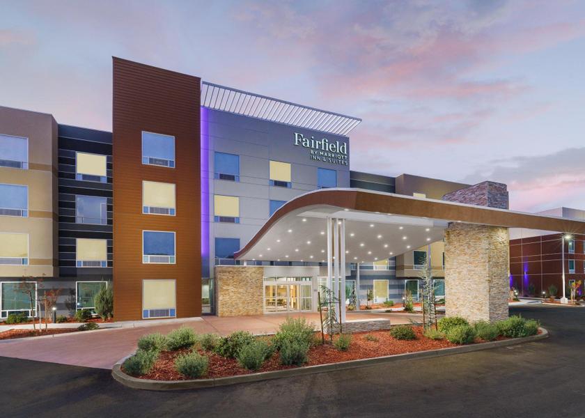 California Oakhurst exterior view