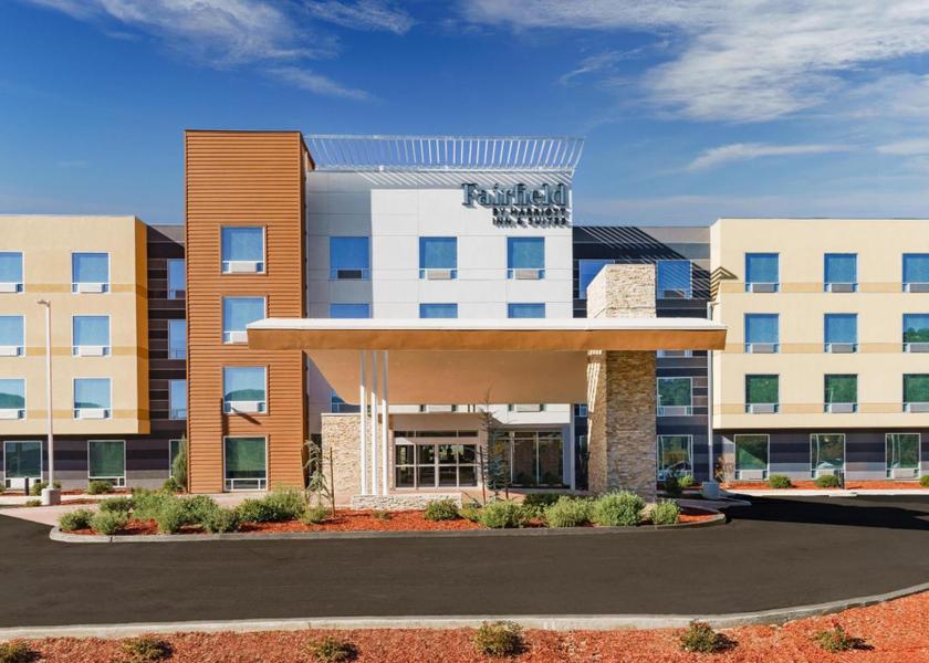 California Oakhurst exterior view