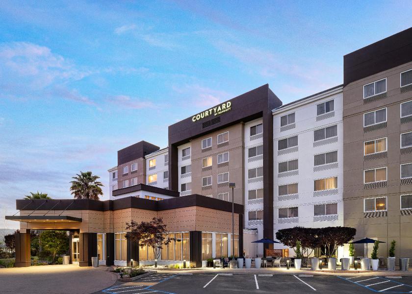 California Burlingame Hotel Exterior