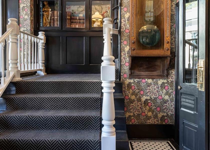 California Nevada City Lobby