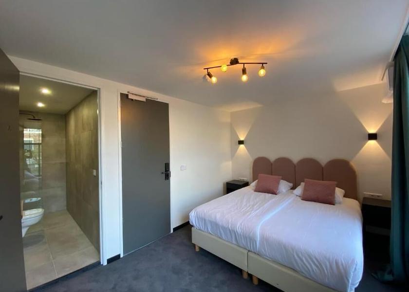 South Holland Delft Room