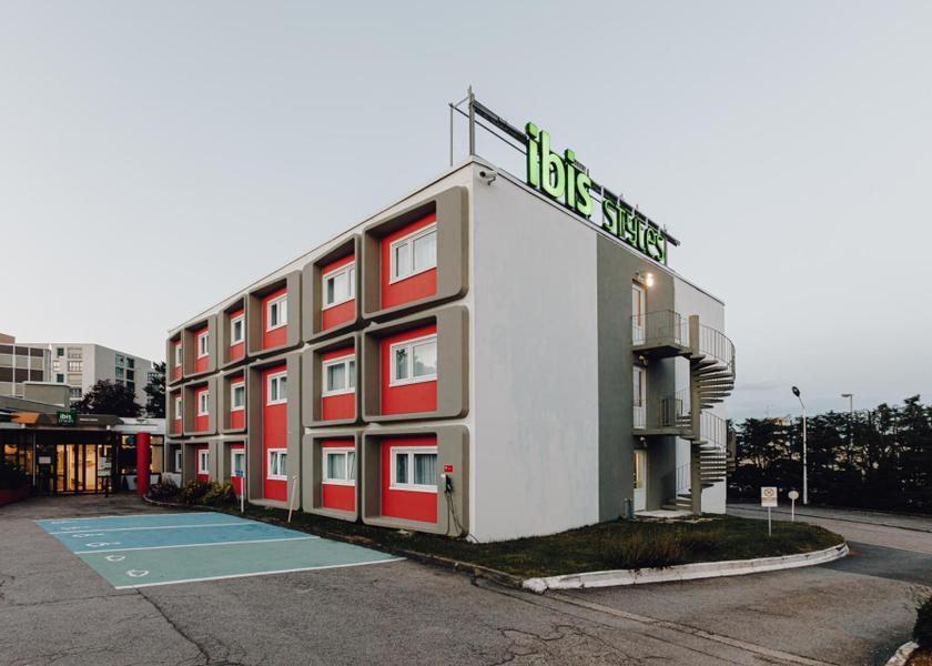 Grand Est Laxou exterior view