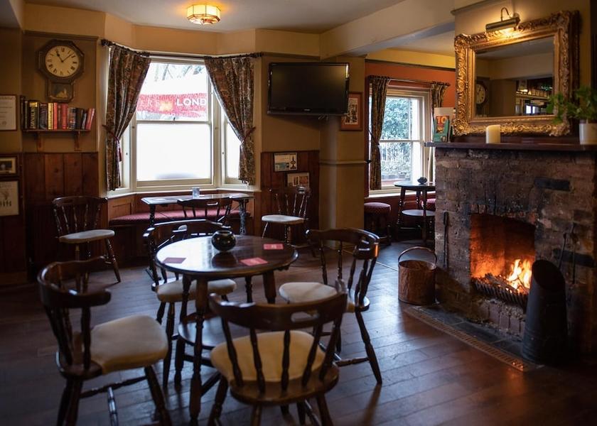 England Chertsey Bar